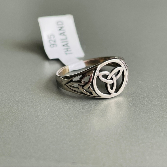 Celtic Trinity Triquetra Knot Sterling Silv Ring Available Sizes 8, 9, 10 - Picture 12 of 13